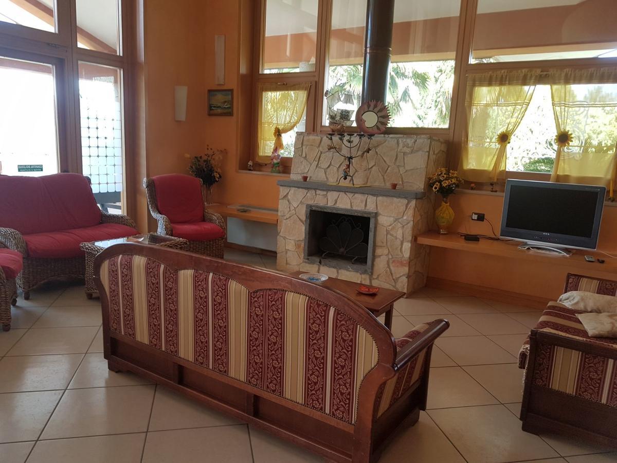 פונטקניאנו Agriturismo Terre Delle Monache מראה חיצוני תמונה